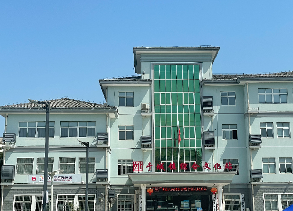 304.cam永利正能量：职工抢修献血车，好人好事成风景！